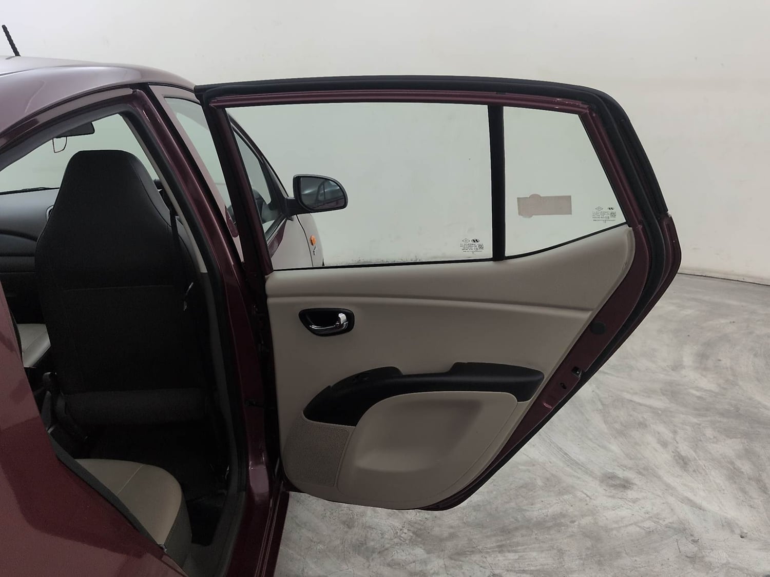 Used 2015 Hyundai i10 Sportz 1.1 iRDE2 Petrol Manual interior RIGHT REAR DOOR OPEN VIEW