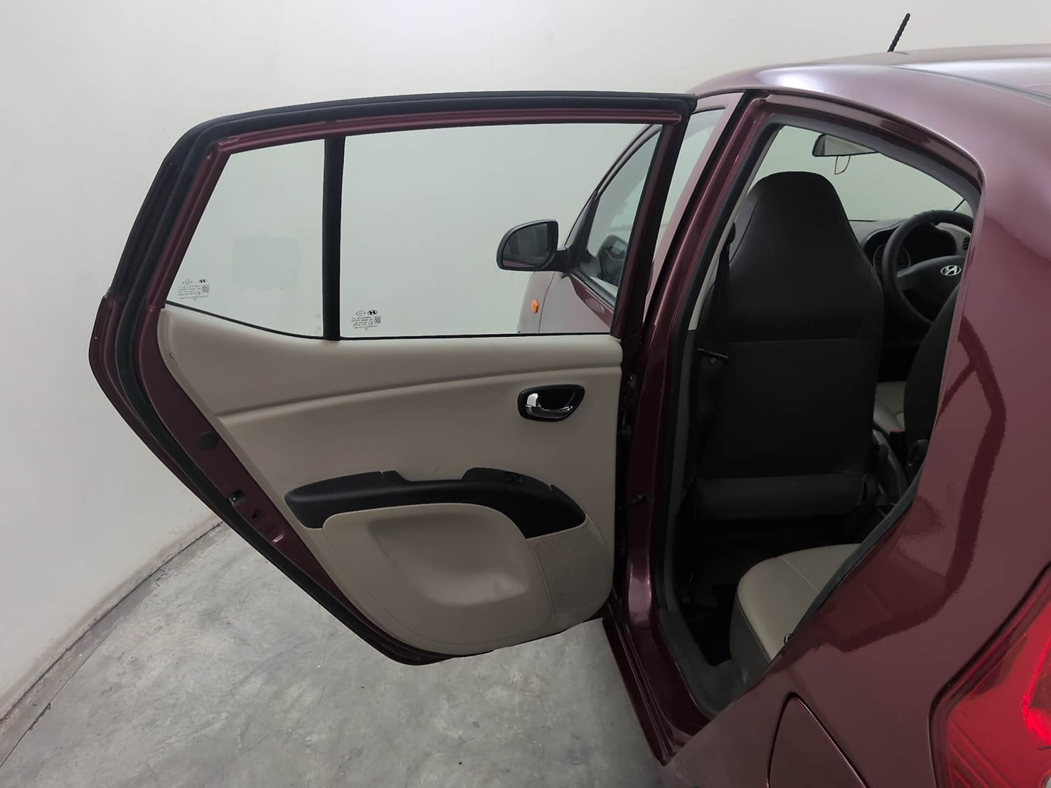 Used 2015 Hyundai i10 Sportz 1.1 iRDE2 Petrol Manual interior LEFT REAR DOOR OPEN VIEW
