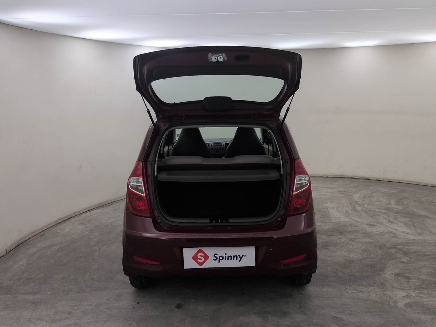 Used 2015 Hyundai i10 Sportz 1.1 iRDE2 Petrol Manual interior DICKY DOOR OPEN VIEW