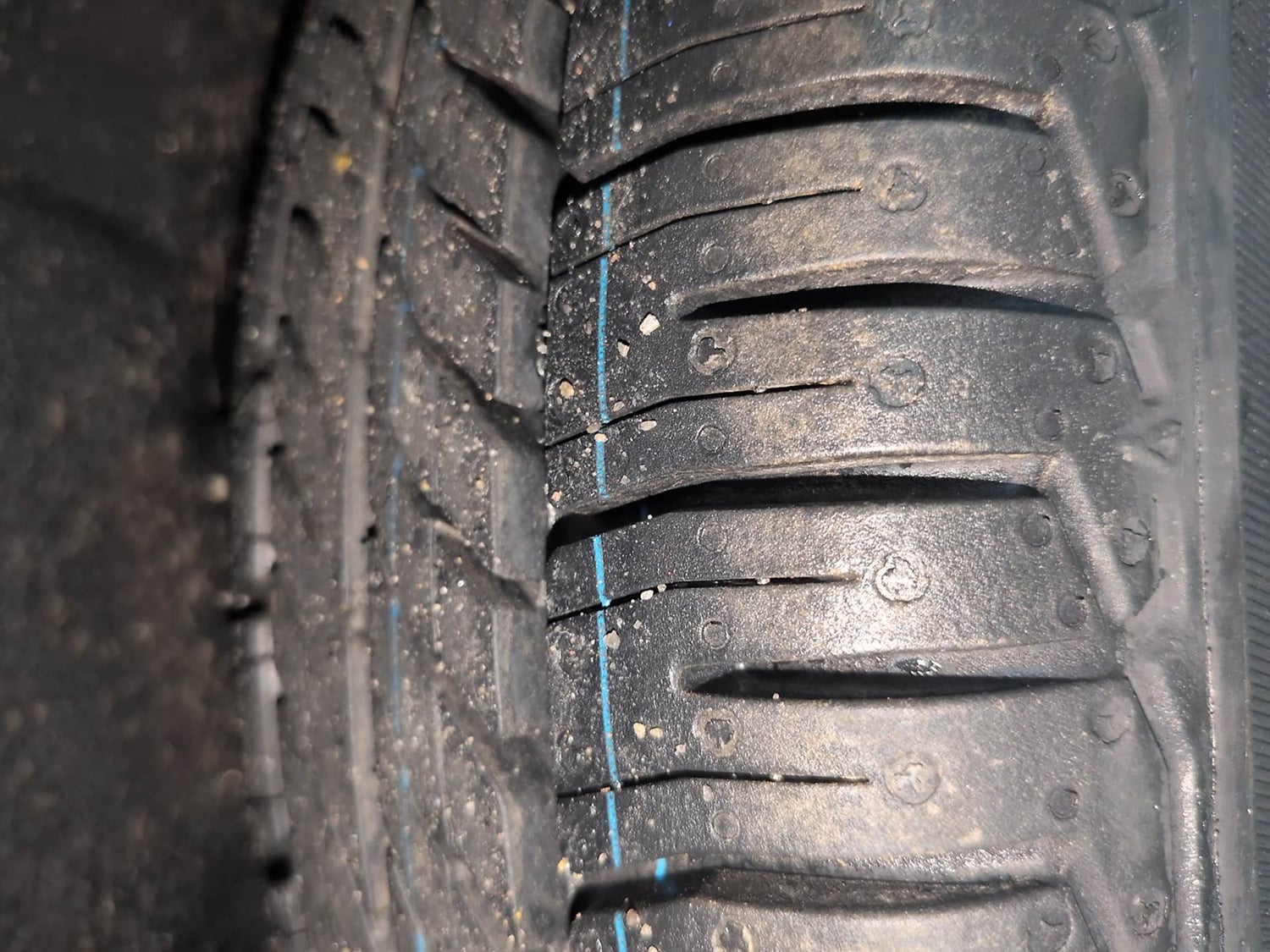 Used 2015 Hyundai i10 Sportz 1.1 iRDE2 Petrol Manual tyres RIGHT REAR TYRE TREAD VIEW
