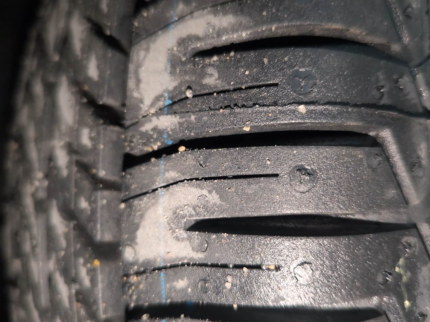 Used 2015 Hyundai i10 Sportz 1.1 iRDE2 Petrol Manual tyres RIGHT FRONT TYRE TREAD VIEW