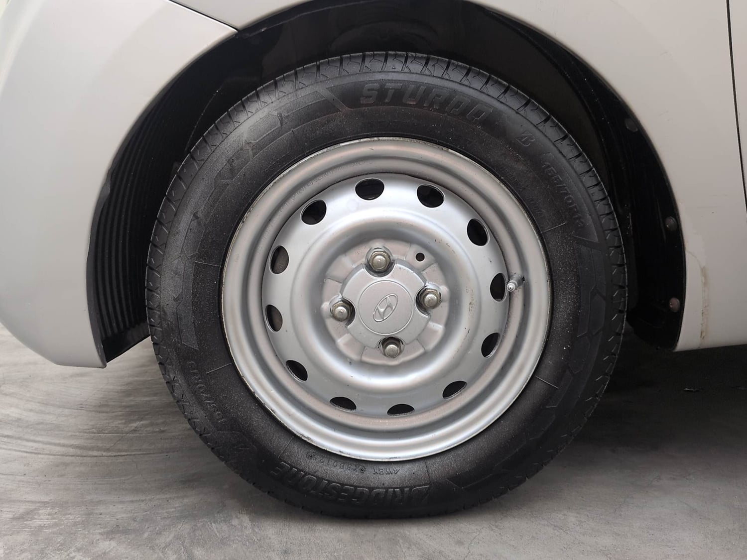 Used 2017 Hyundai Eon Era + AirBag Petrol Manual tyres LEFT FRONT TYRE RIM VIEW