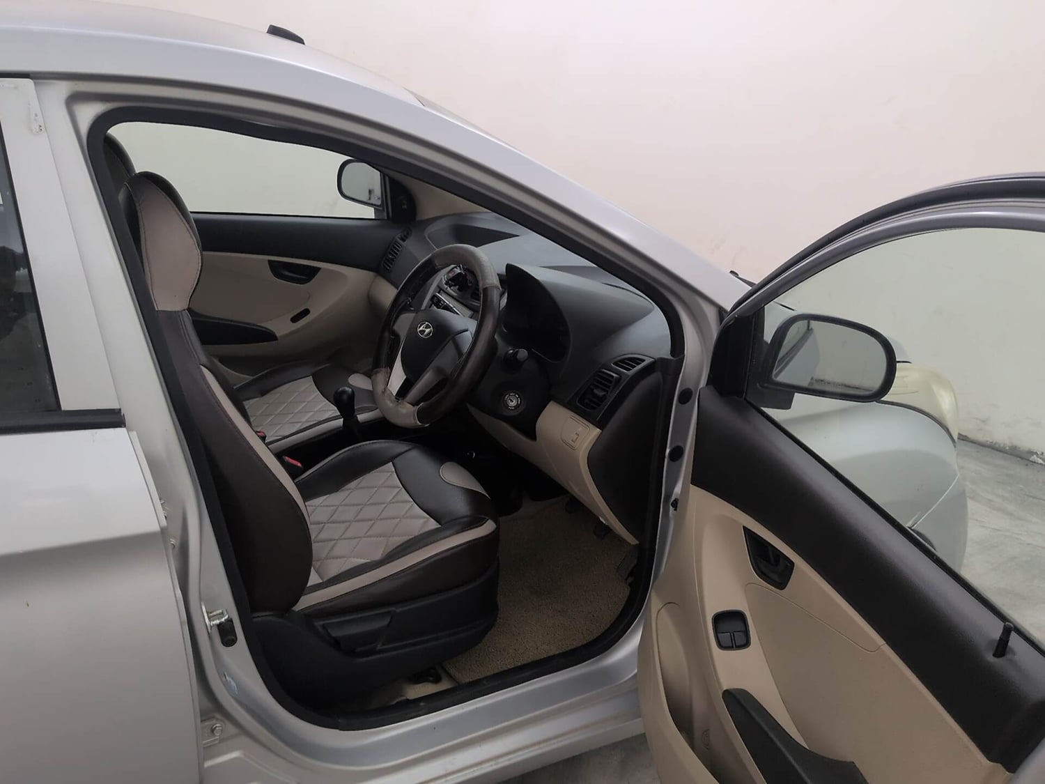 Used 2017 Hyundai Eon Era + AirBag Petrol Manual interior RIGHT SIDE FRONT DOOR CABIN VIEW
