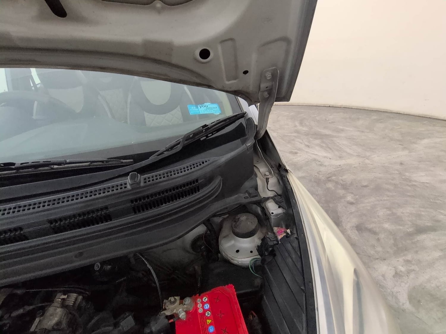 Used 2017 Hyundai Eon Era + AirBag Petrol Manual engine ENGINE LEFT SIDE HINGE & APRON VIEW