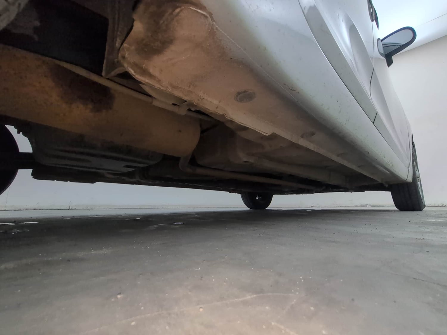 Used 2017 Hyundai Eon Era + AirBag Petrol Manual extra REAR RIGHT UNDERBODY VIEW