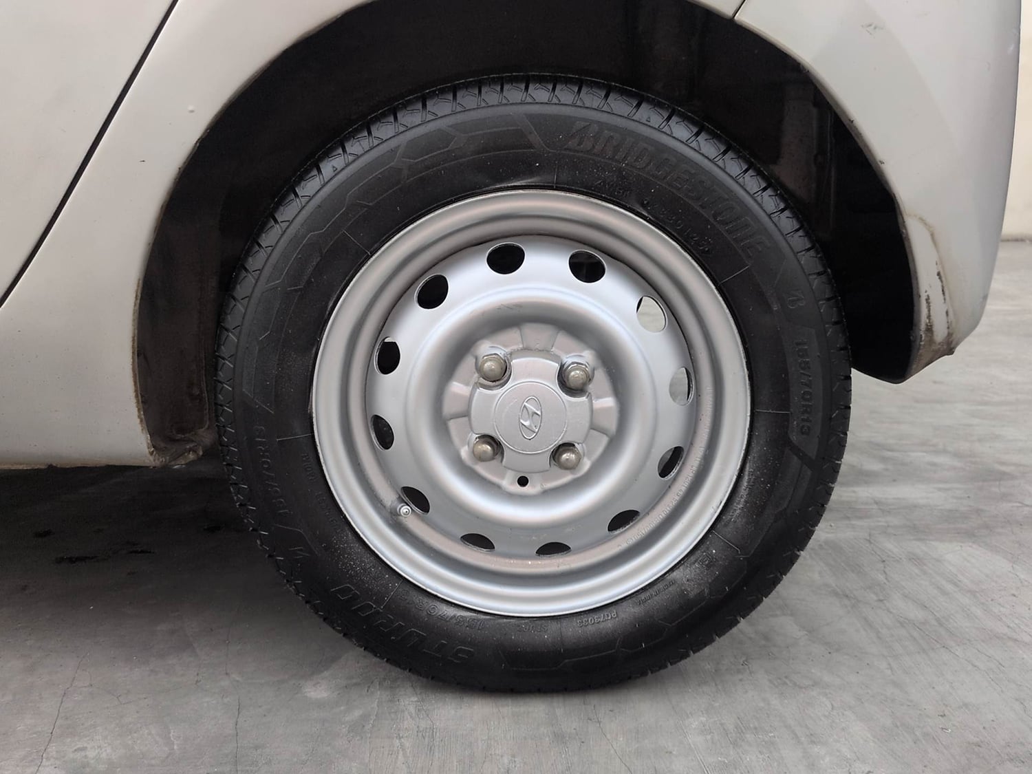 Used 2017 Hyundai Eon Era + AirBag Petrol Manual tyres LEFT REAR TYRE RIM VIEW