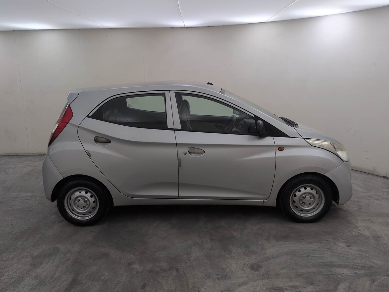Used 2017 Hyundai Eon Era + AirBag Petrol Manual exterior RIGHT SIDE VIEW