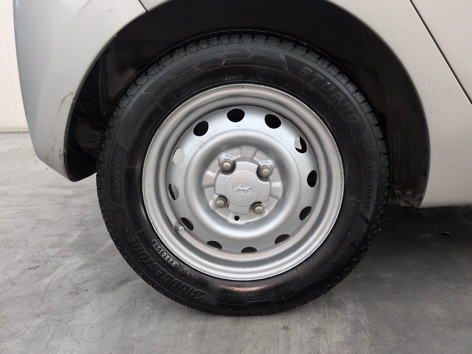 Used 2017 Hyundai Eon Era + AirBag Petrol Manual tyres RIGHT REAR TYRE RIM VIEW