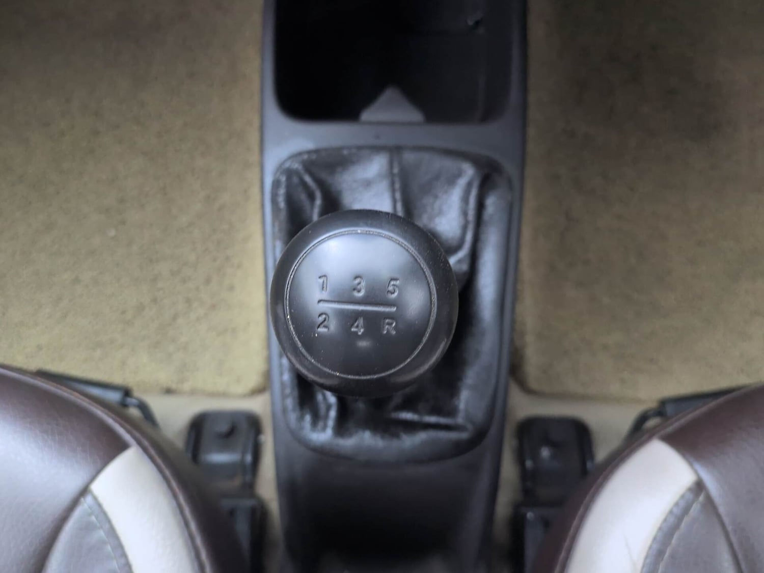 Used 2017 Hyundai Eon Era + AirBag Petrol Manual interior GEAR  KNOB VIEW