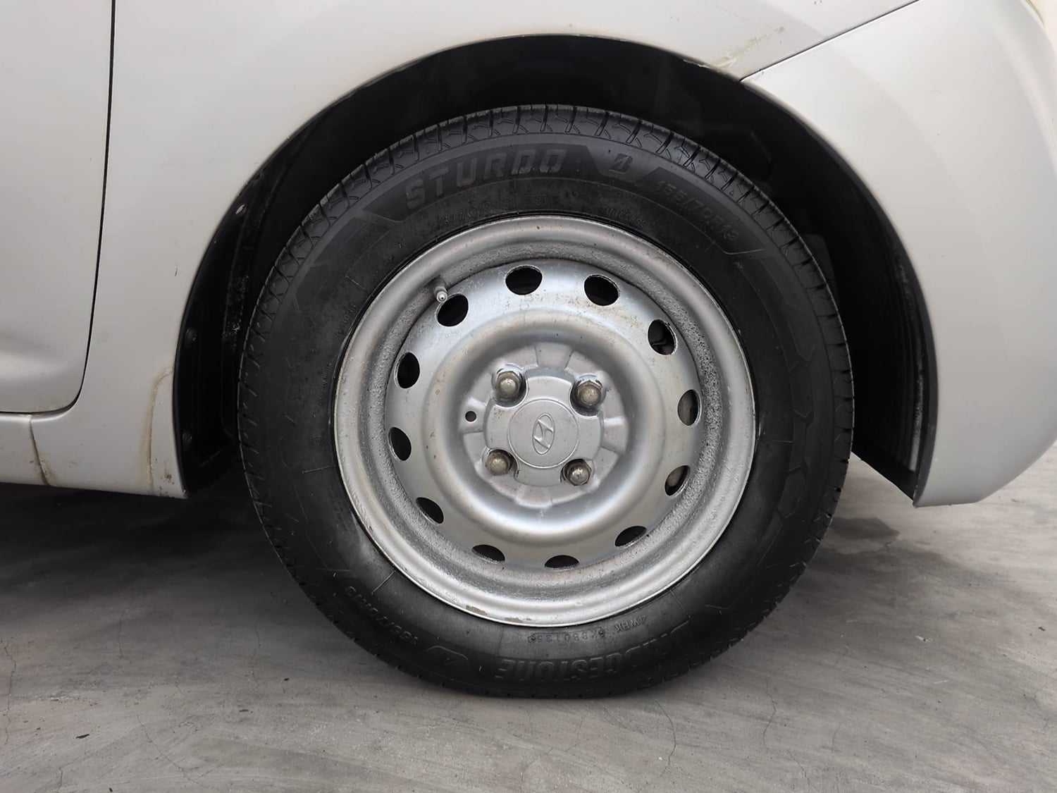 Used 2017 Hyundai Eon Era + AirBag Petrol Manual tyres RIGHT FRONT TYRE RIM VIEW