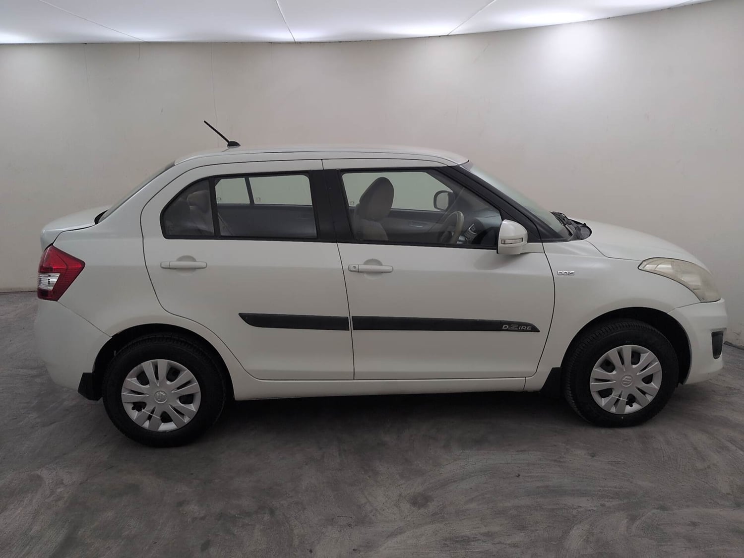 Used 2014 Maruti Suzuki Swift Dzire VDI Diesel Manual exterior RIGHT SIDE VIEW