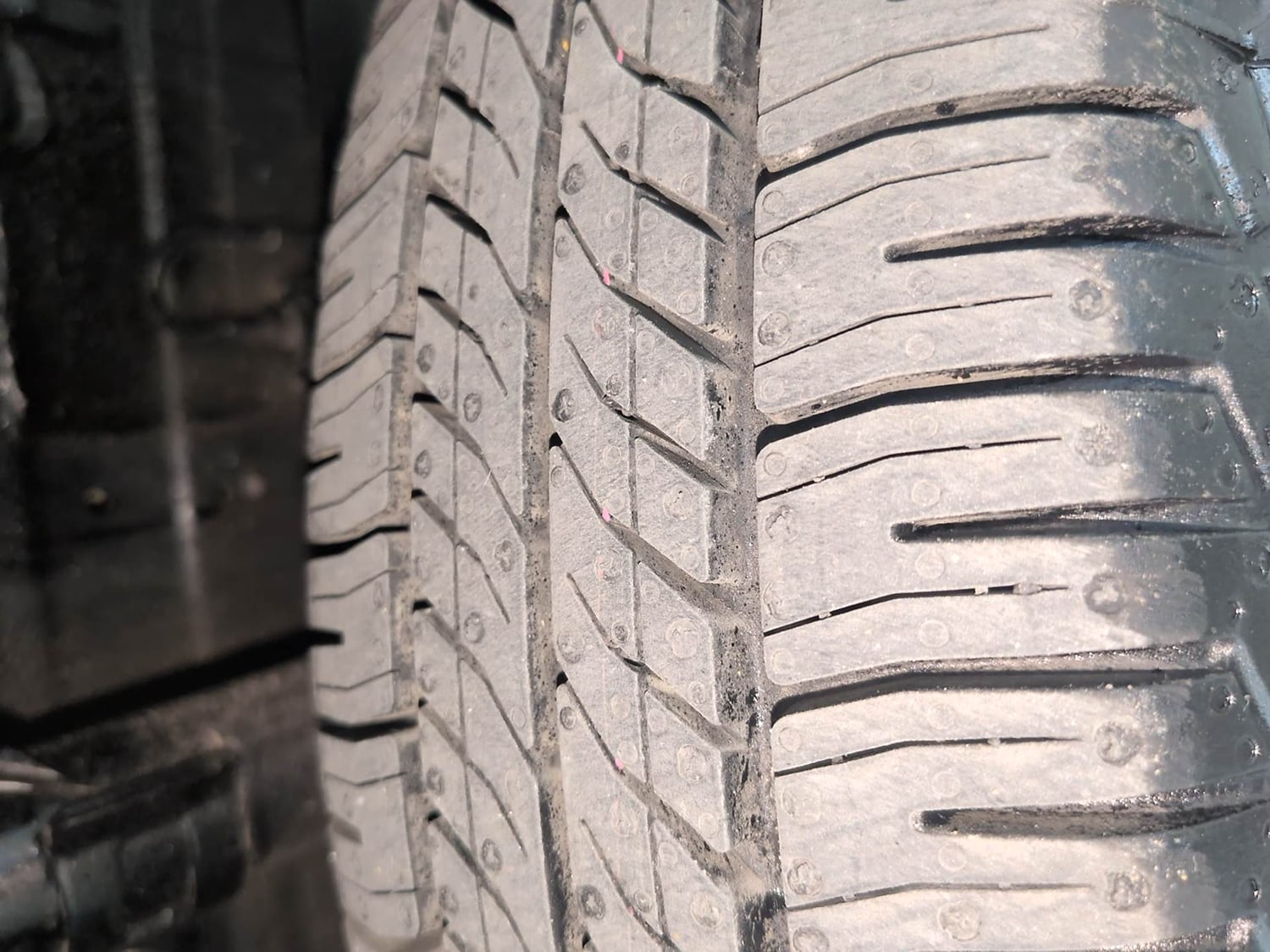 Used 2014 Maruti Suzuki Swift Dzire VDI Diesel Manual tyres RIGHT FRONT TYRE TREAD VIEW