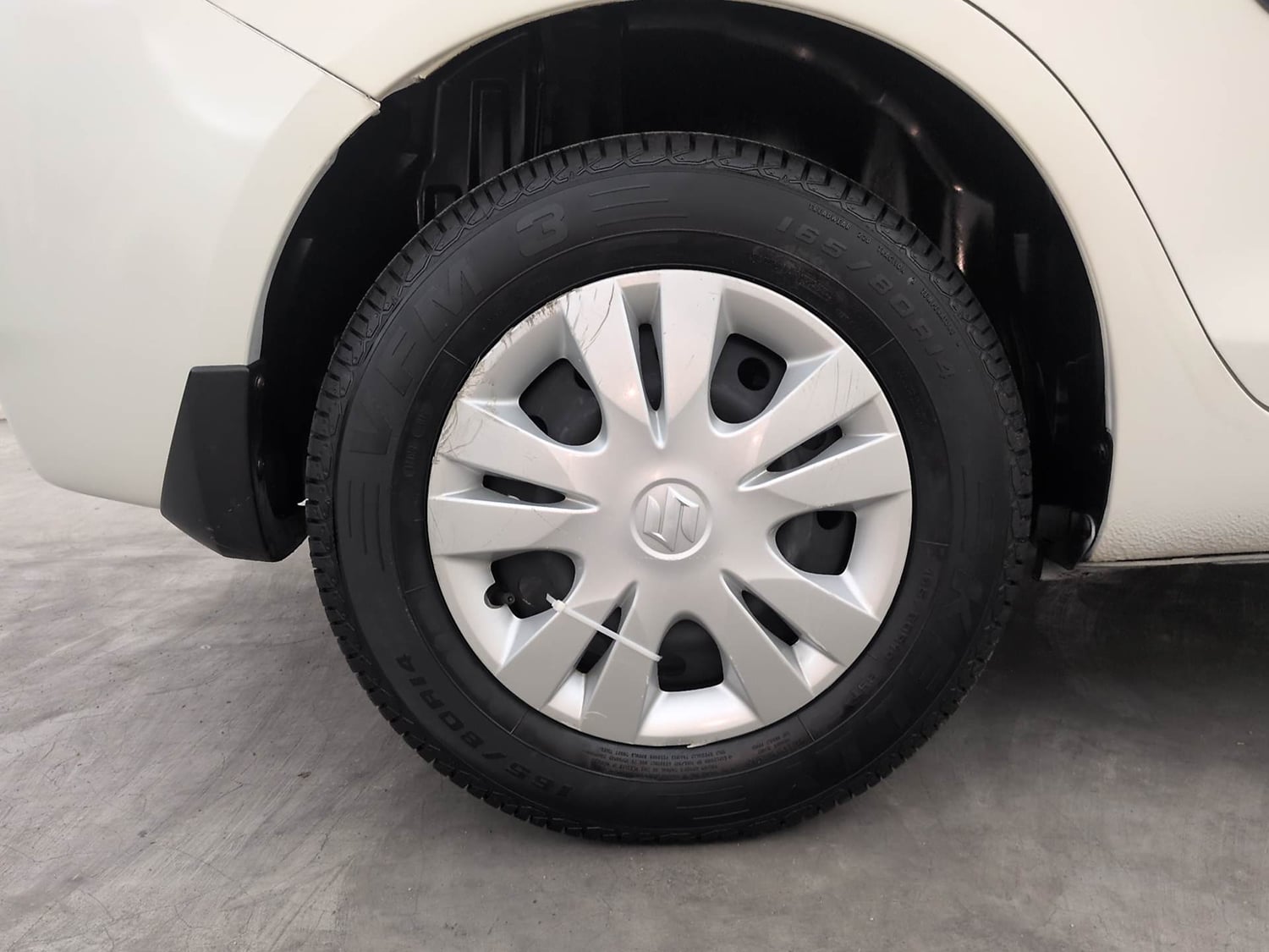 Used 2014 Maruti Suzuki Swift Dzire VDI Diesel Manual tyres RIGHT REAR TYRE RIM VIEW