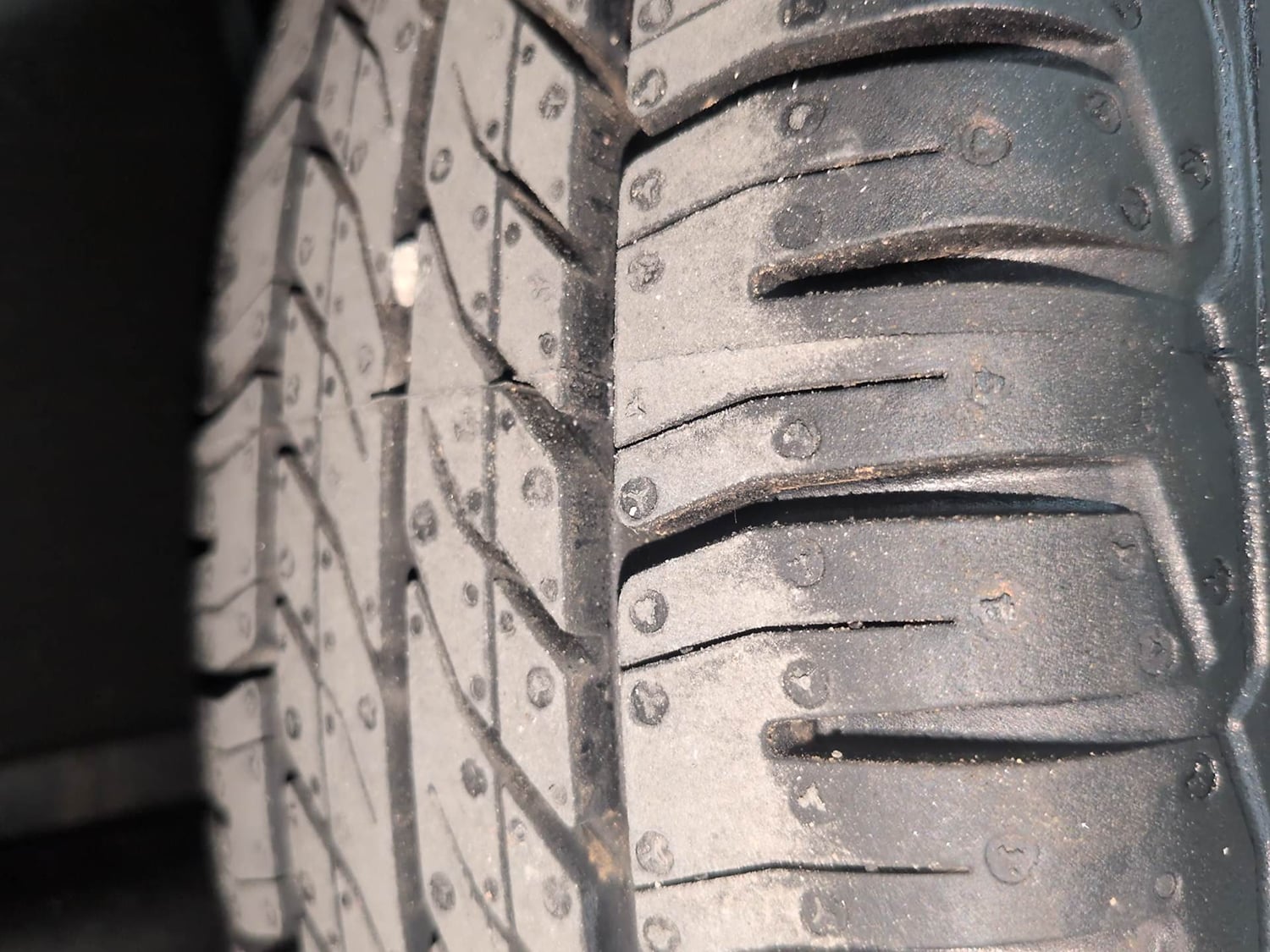 Used 2014 Maruti Suzuki Swift Dzire VDI Diesel Manual tyres RIGHT REAR TYRE TREAD VIEW