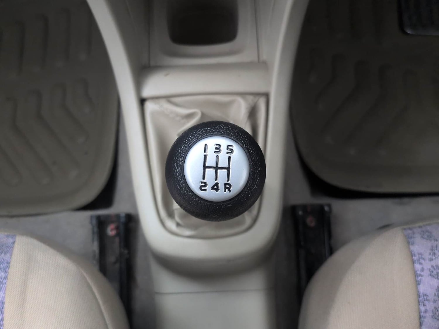 Used 2014 Maruti Suzuki Swift Dzire VDI Diesel Manual interior GEAR  KNOB VIEW