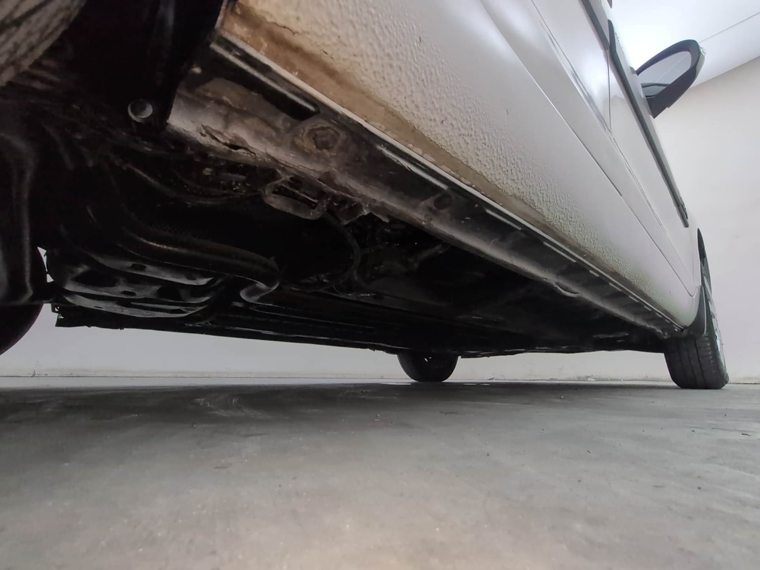 Used 2014 Maruti Suzuki Swift Dzire VDI Diesel Manual extra REAR RIGHT UNDERBODY VIEW