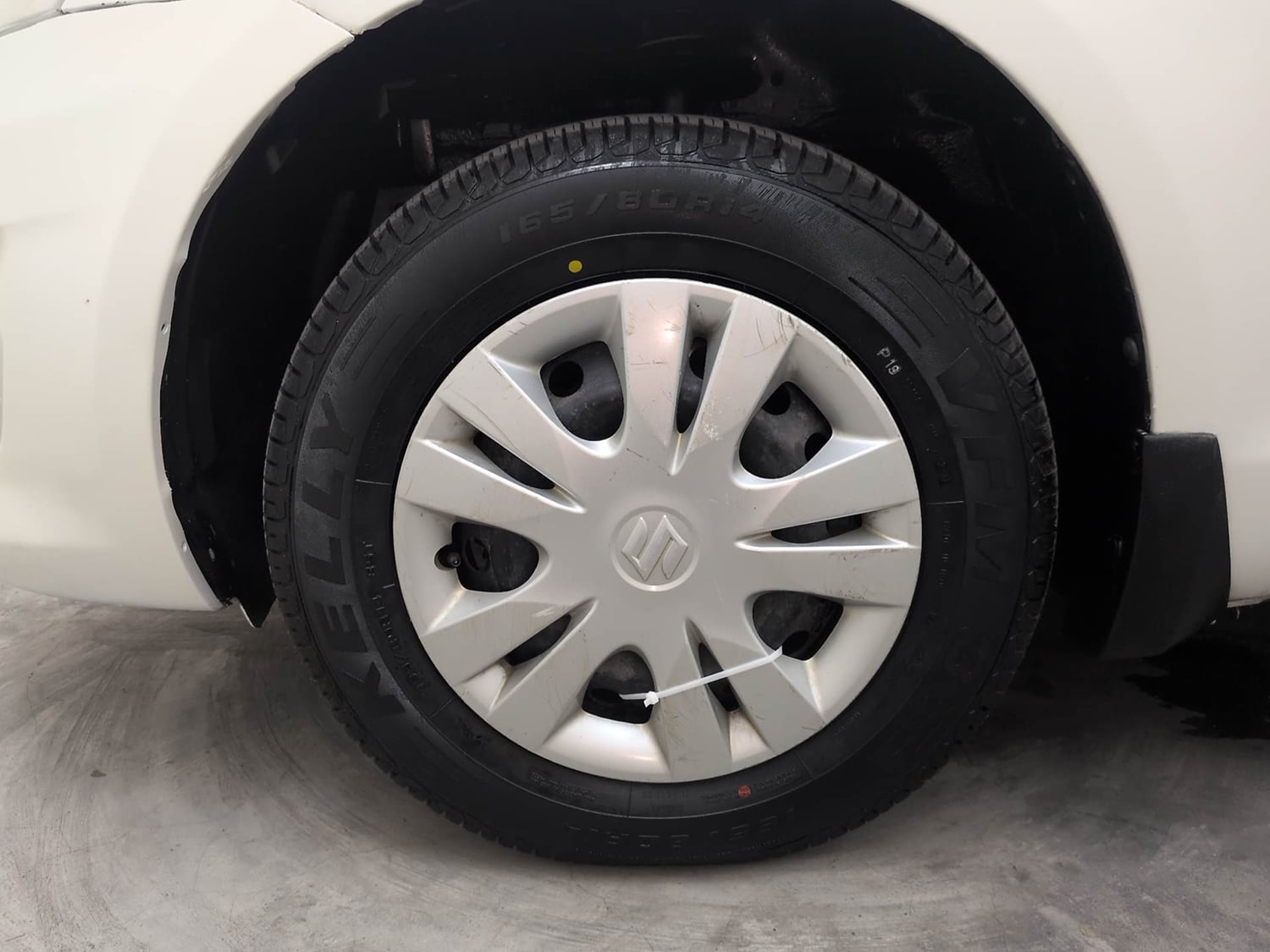 Used 2014 Maruti Suzuki Swift Dzire VDI Diesel Manual tyres LEFT FRONT TYRE RIM VIEW