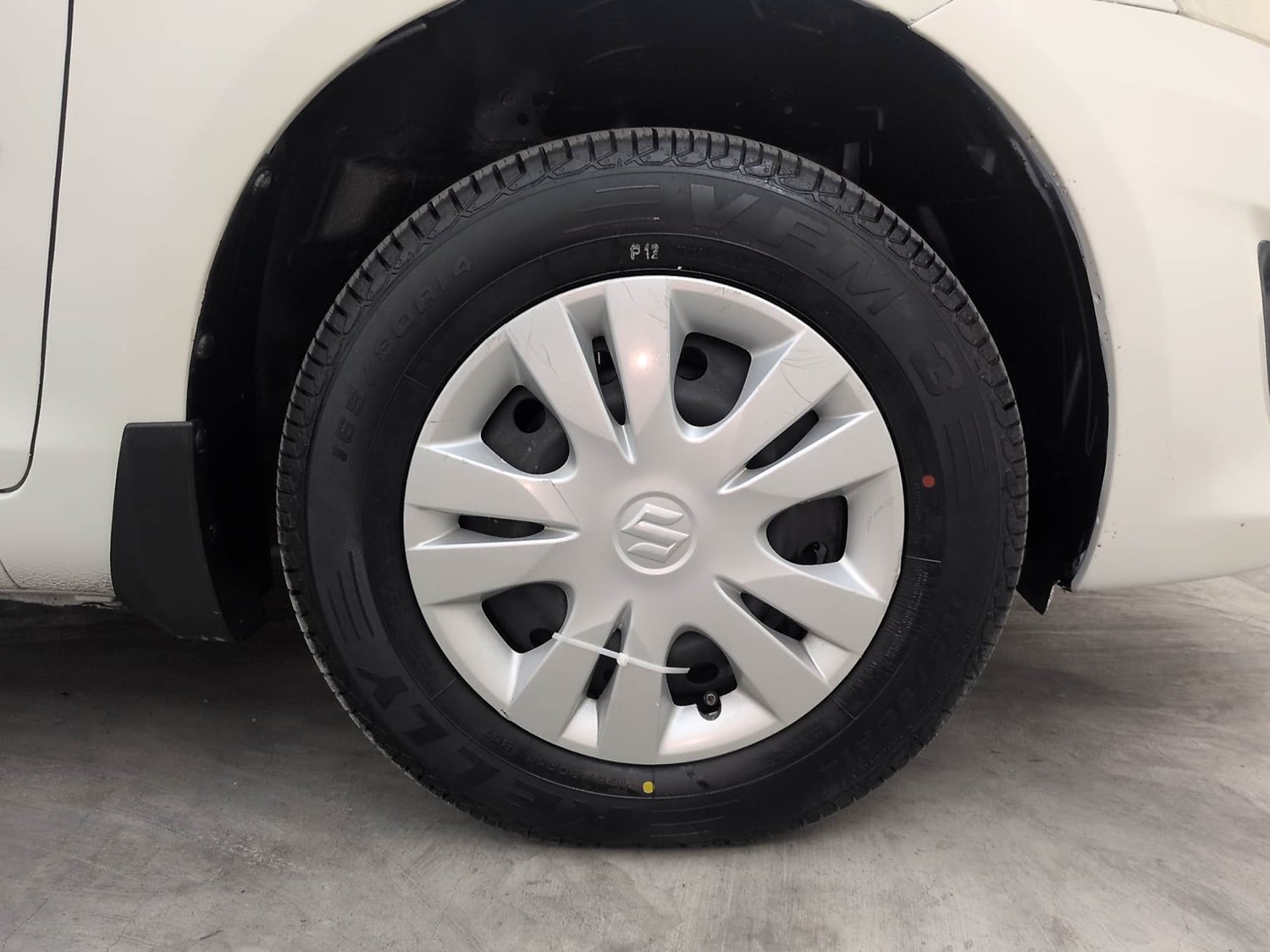 Used 2014 Maruti Suzuki Swift Dzire VDI Diesel Manual tyres RIGHT FRONT TYRE RIM VIEW
