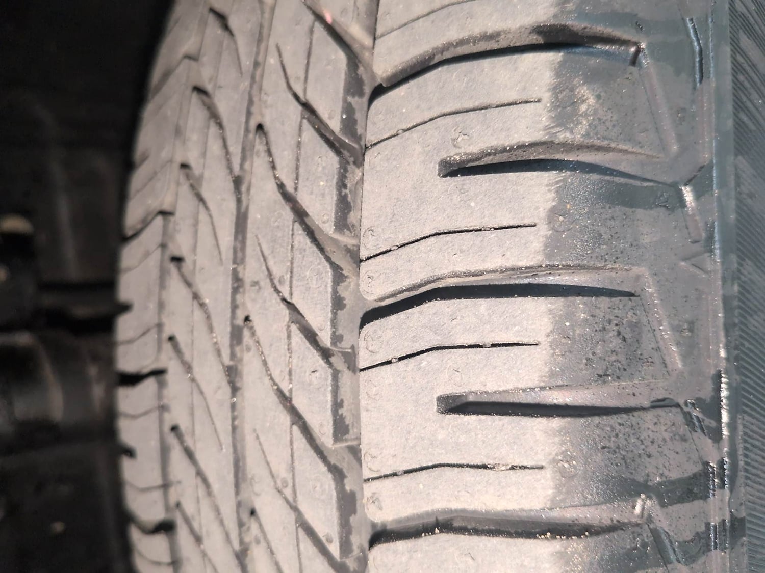 Used 2014 Maruti Suzuki Swift Dzire VDI Diesel Manual tyres LEFT FRONT TYRE TREAD VIEW