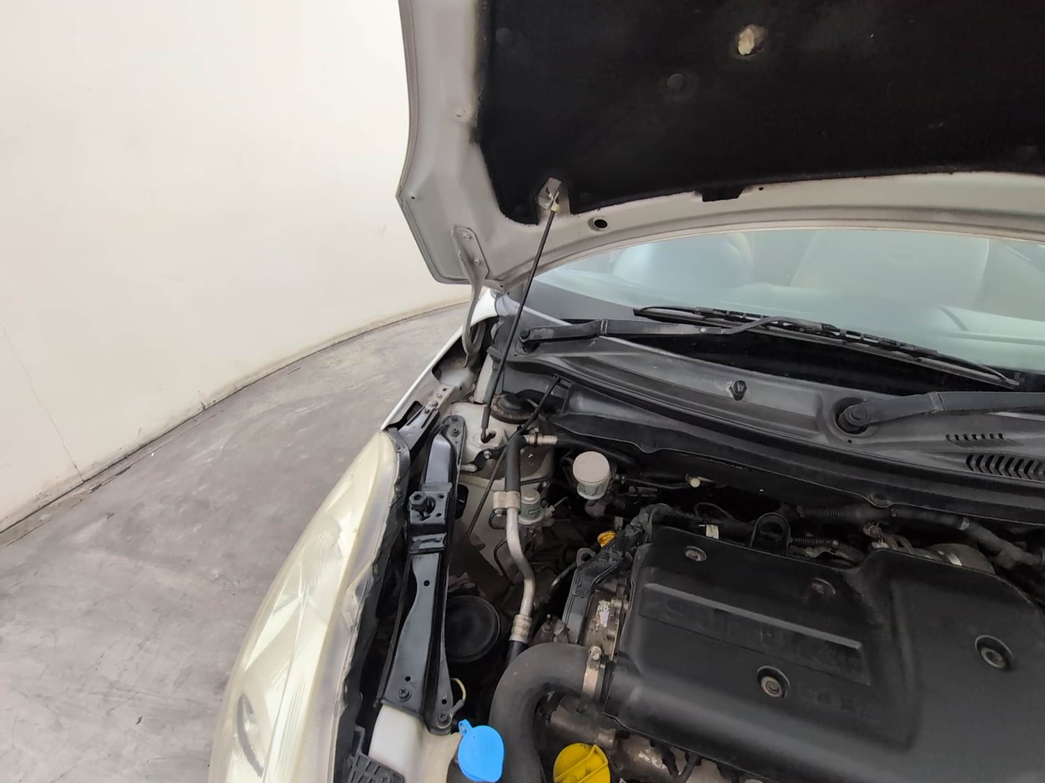 Used 2014 Maruti Suzuki Swift Dzire VDI Diesel Manual engine ENGINE RIGHT SIDE HINGE & APRON VIEW
