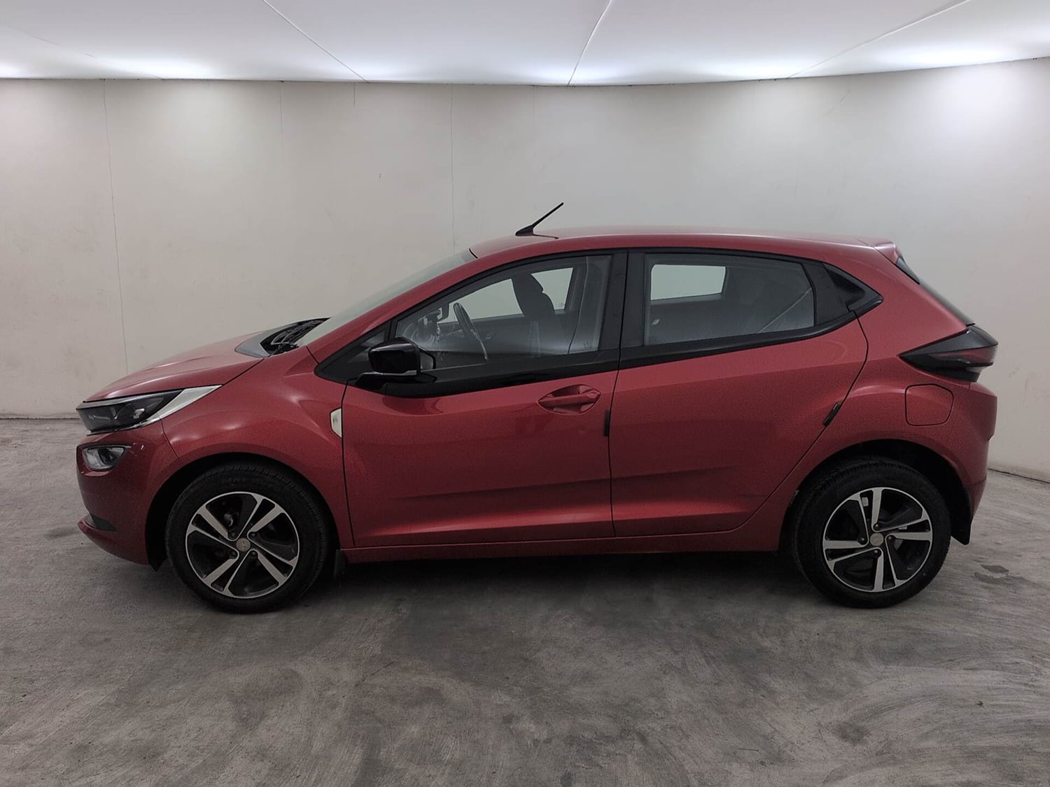 Used 2020 Tata Altroz XZ Petrol Petrol Manual exterior LEFT SIDE VIEW
