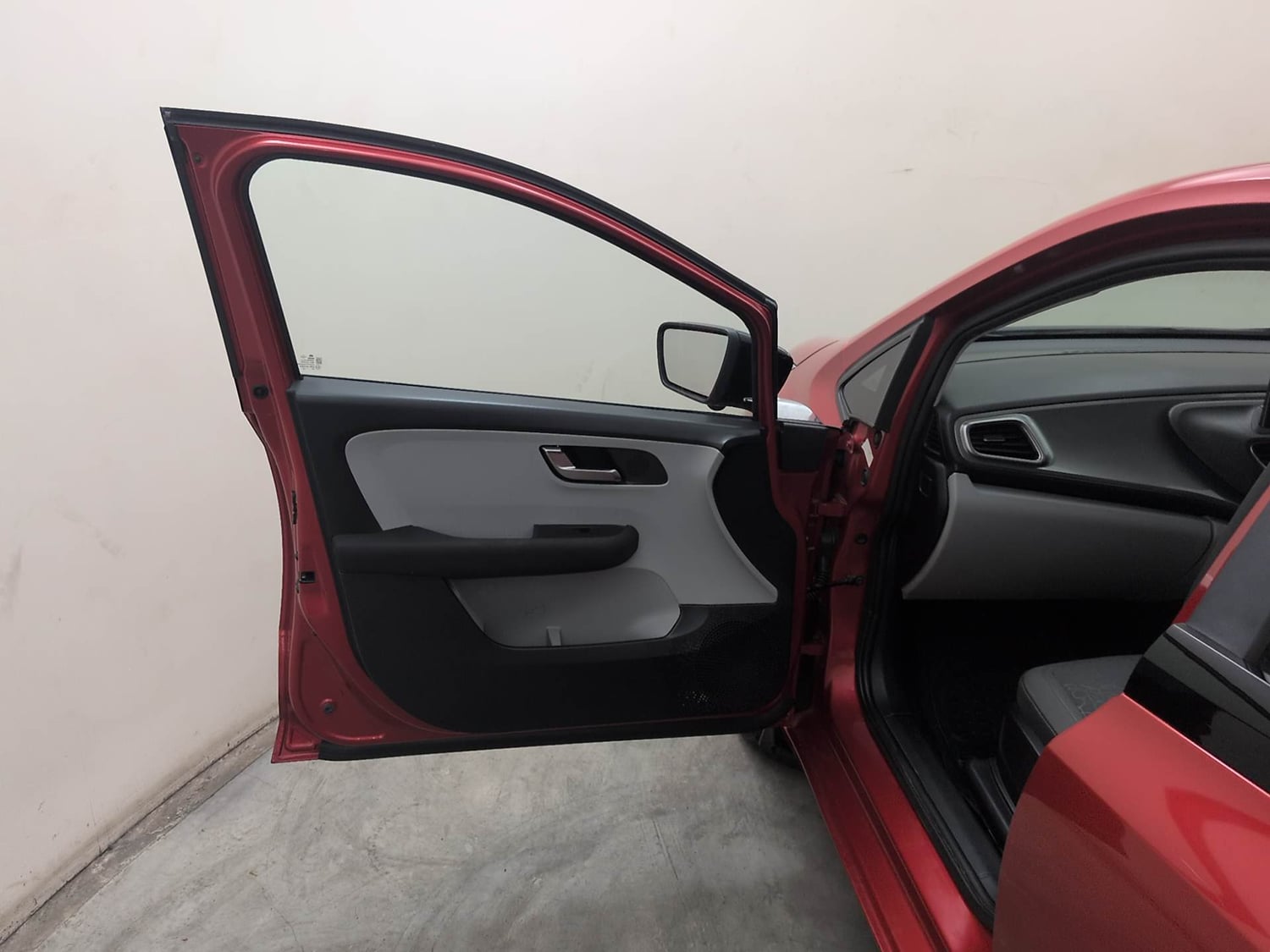 Used 2020 Tata Altroz XZ Petrol Petrol Manual interior LEFT FRONT DOOR OPEN VIEW