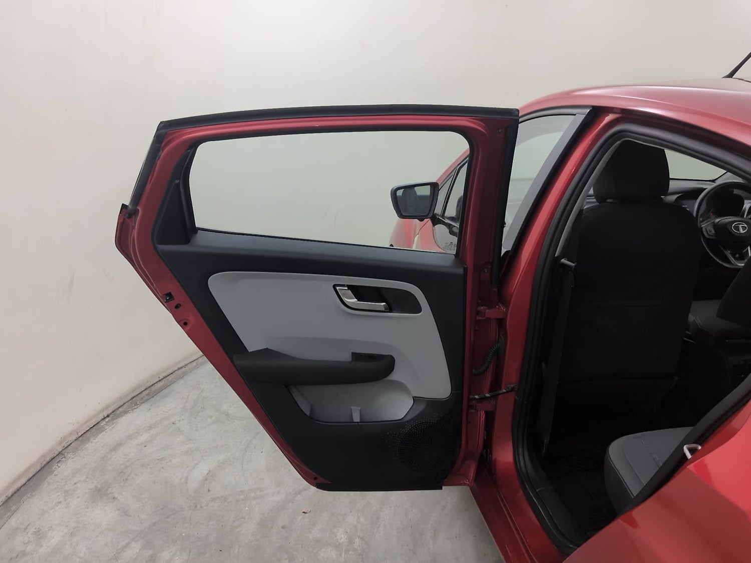 Used 2020 Tata Altroz XZ Petrol Petrol Manual interior LEFT REAR DOOR OPEN VIEW