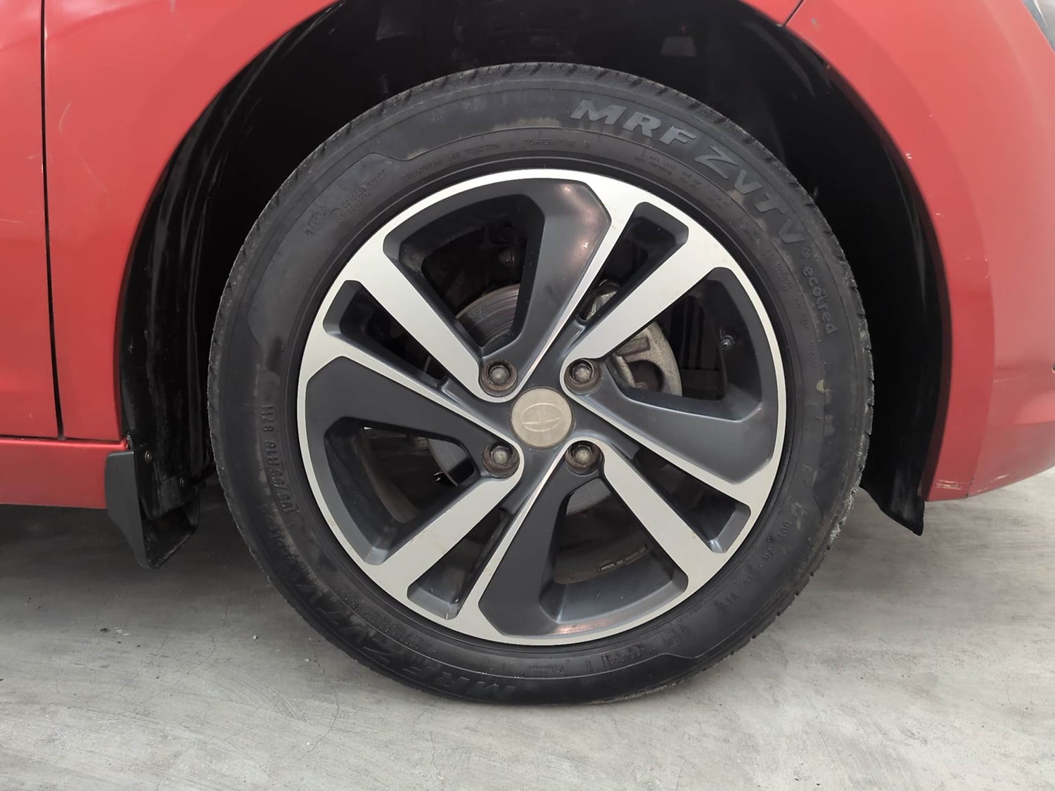 Used 2020 Tata Altroz XZ Petrol Petrol Manual tyres RIGHT FRONT TYRE RIM VIEW