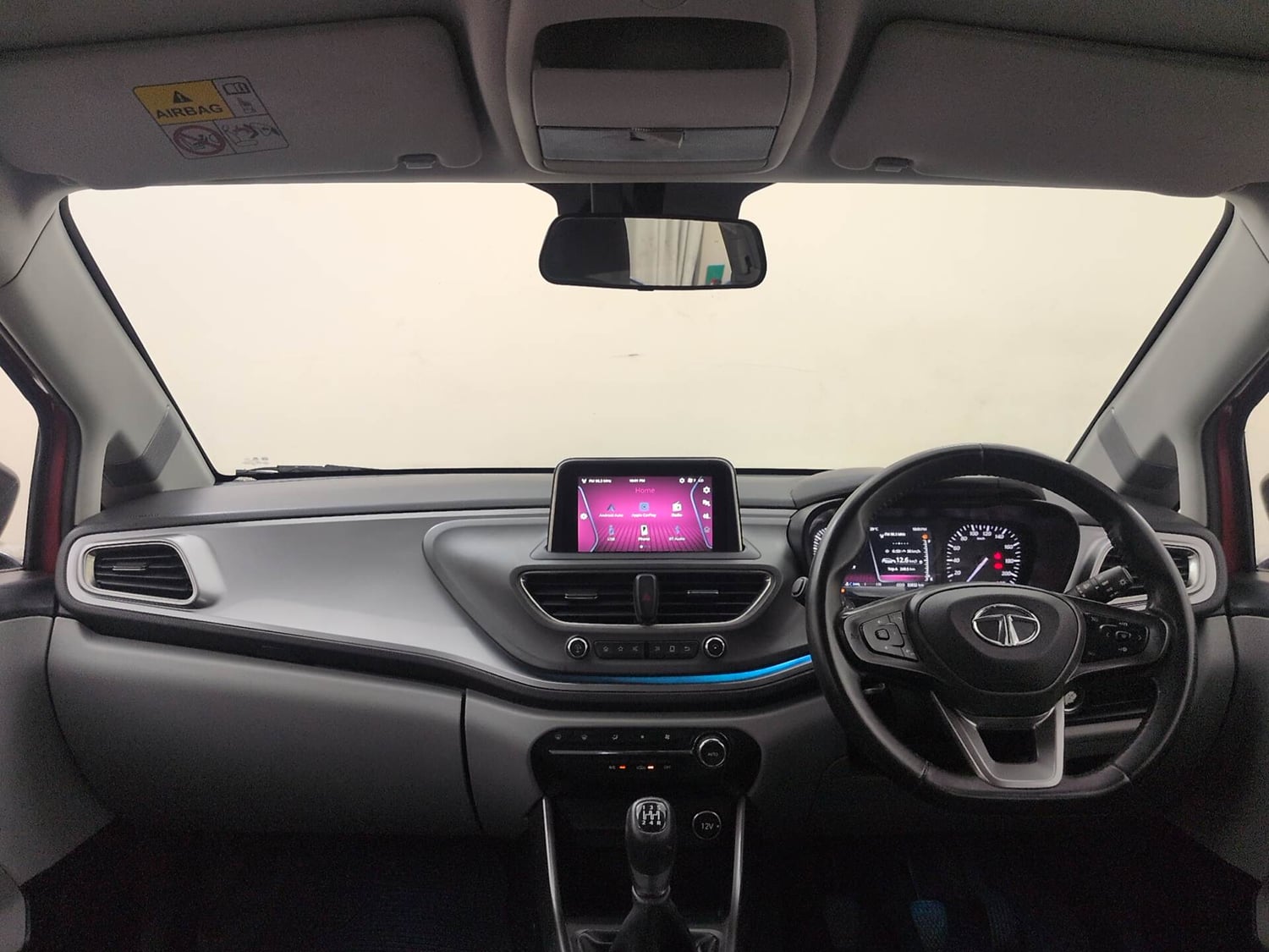 Used 2020 Tata Altroz XZ Petrol Petrol Manual interior DASHBOARD VIEW
