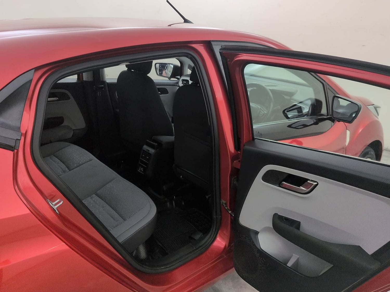 Used 2020 Tata Altroz XZ Petrol Petrol Manual interior RIGHT SIDE REAR DOOR CABIN VIEW