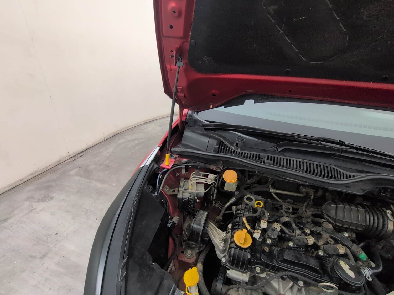 Used 2020 Tata Altroz XZ Petrol Petrol Manual engine ENGINE RIGHT SIDE HINGE & APRON VIEW
