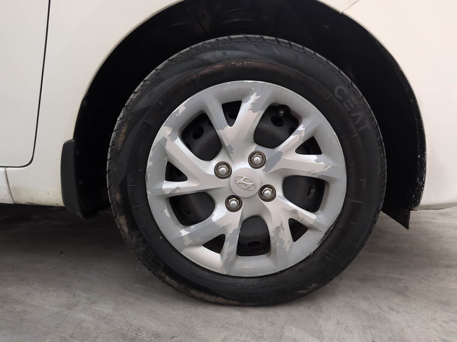 Used 2018 Hyundai Grand i10 Magna 1.2 Kappa VTVT Petrol Manual tyres RIGHT FRONT TYRE RIM VIEW