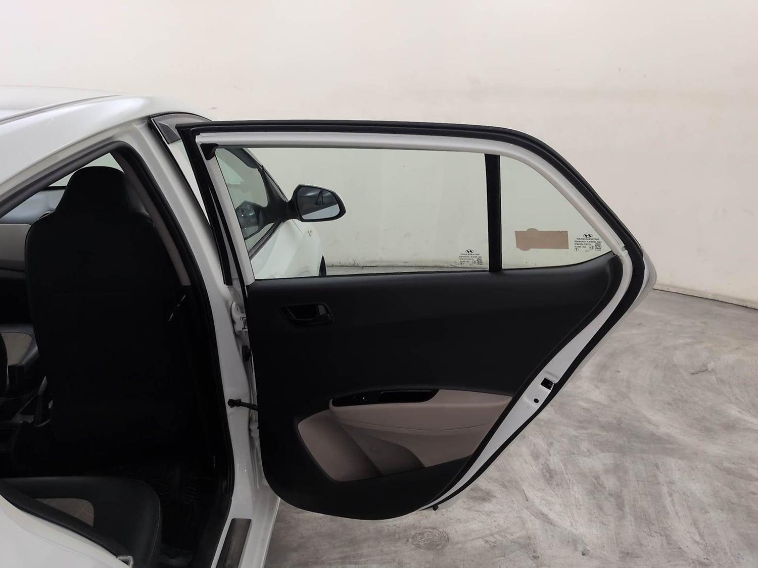 Used 2018 Hyundai Grand i10 Magna 1.2 Kappa VTVT Petrol Manual interior RIGHT REAR DOOR OPEN VIEW