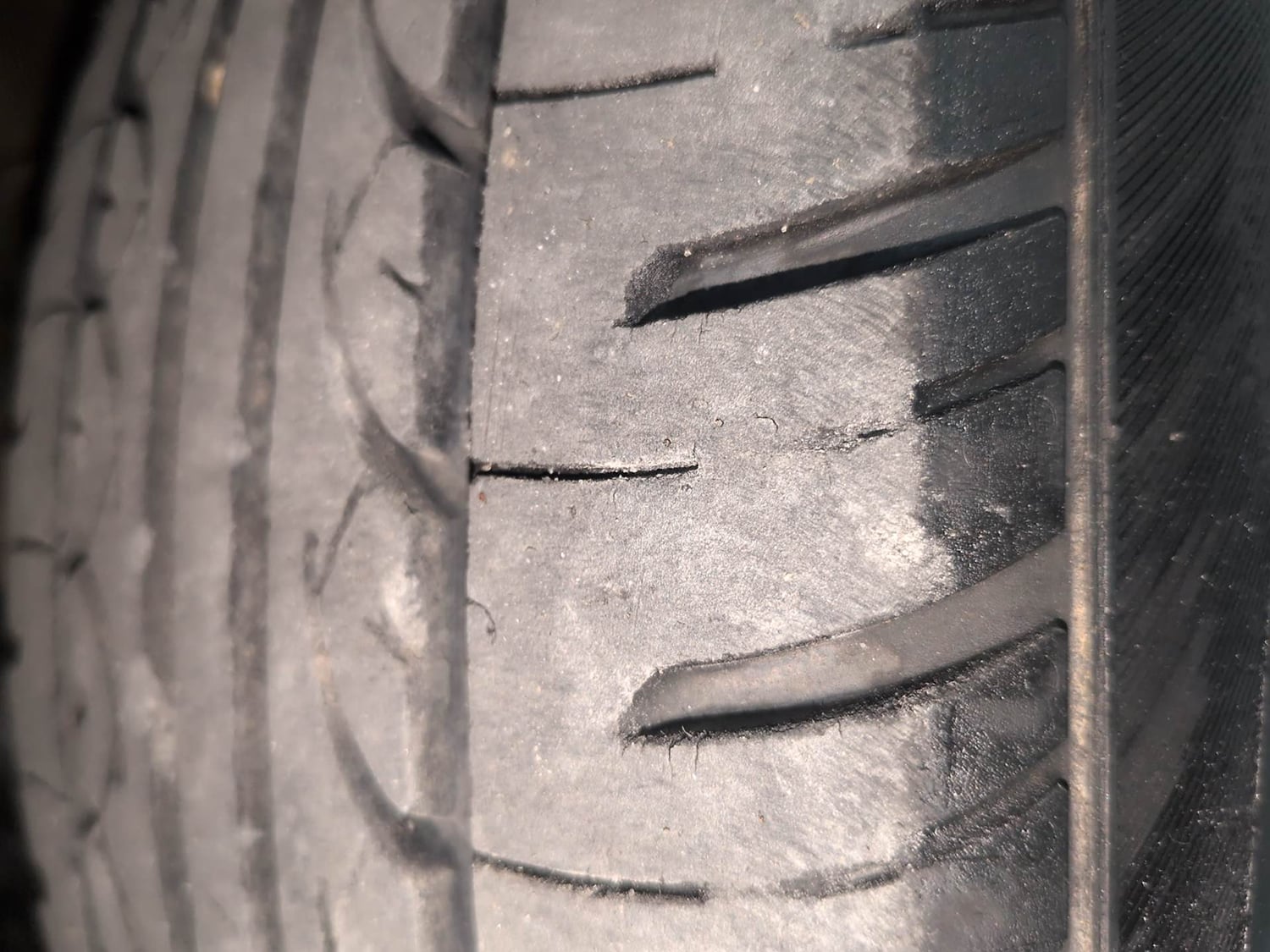 Used 2018 Hyundai Grand i10 Magna 1.2 Kappa VTVT Petrol Manual tyres RIGHT FRONT TYRE TREAD VIEW