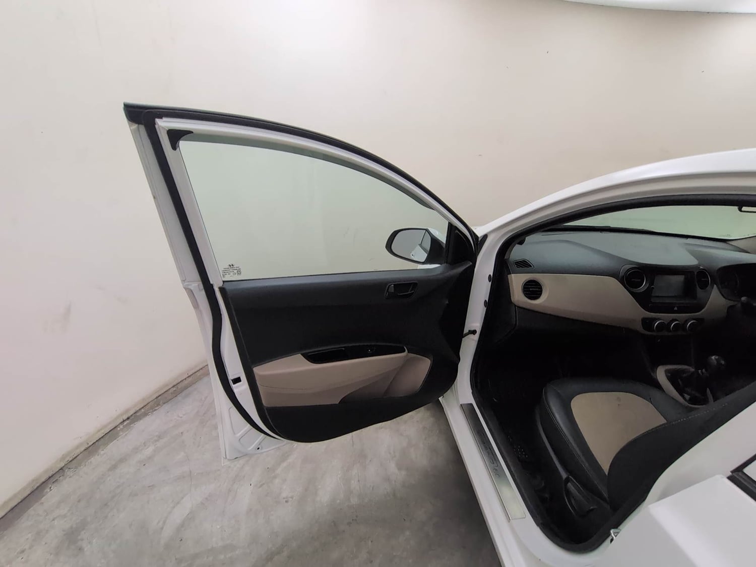Used 2018 Hyundai Grand i10 Magna 1.2 Kappa VTVT Petrol Manual interior LEFT FRONT DOOR OPEN VIEW