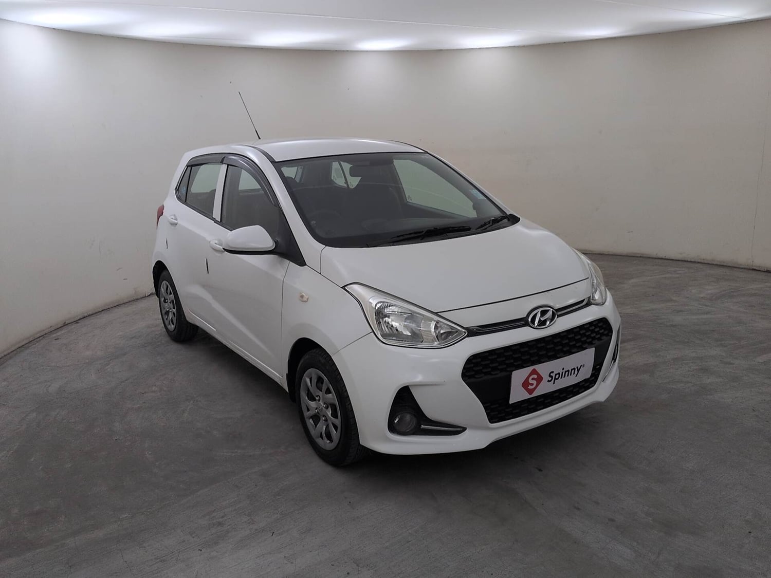 Used 2018 Hyundai Grand i10 Magna 1.2 Kappa VTVT Petrol Manual exterior RIGHT FRONT CORNER VIEW