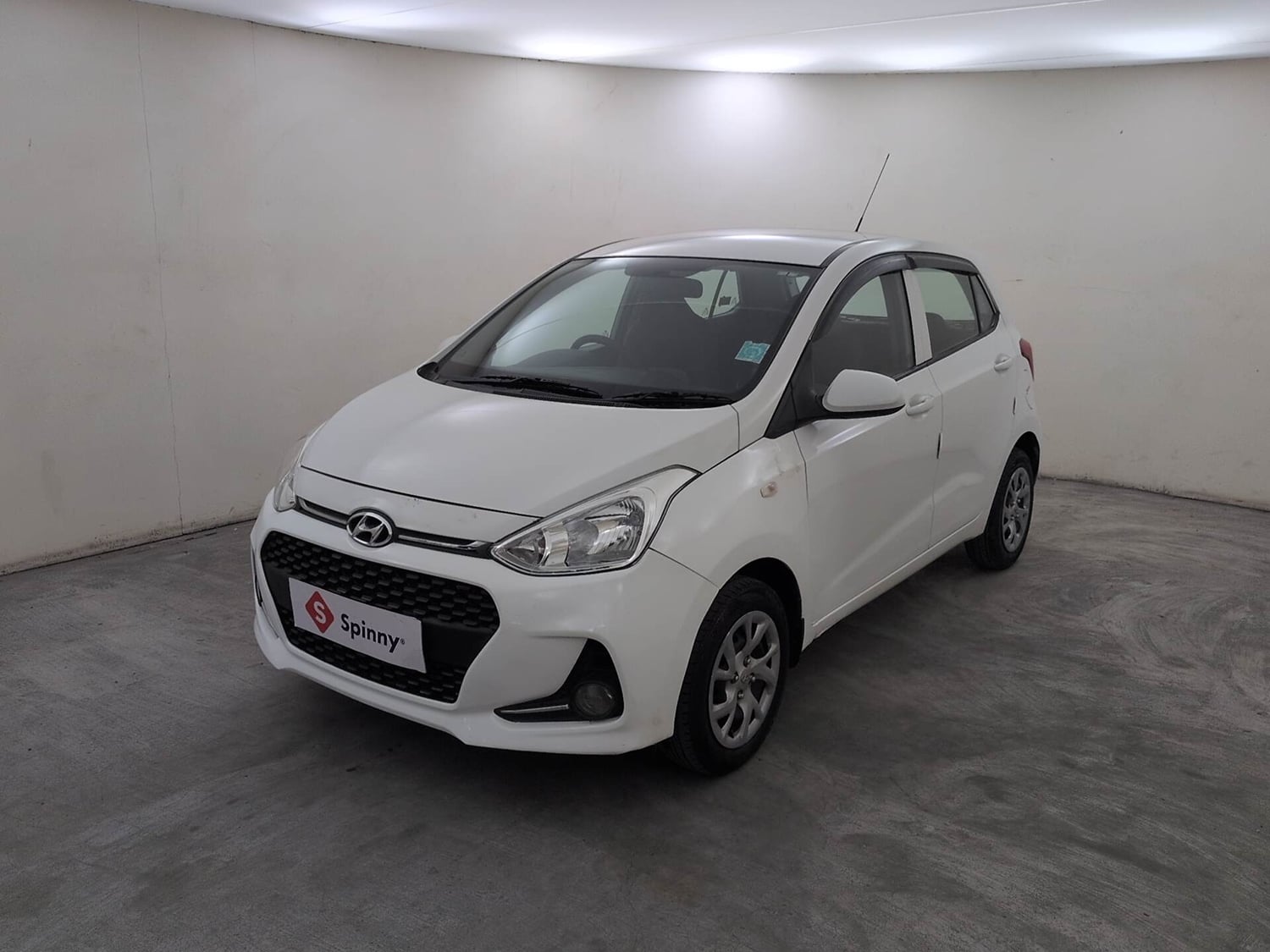 Used 2018 Hyundai Grand i10 Magna 1.2 Kappa VTVT Petrol Manual exterior LEFT FRONT CORNER VIEW