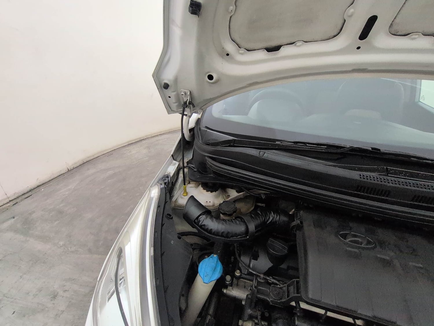 Used 2018 Hyundai Grand i10 Magna 1.2 Kappa VTVT Petrol Manual engine ENGINE RIGHT SIDE HINGE & APRON VIEW