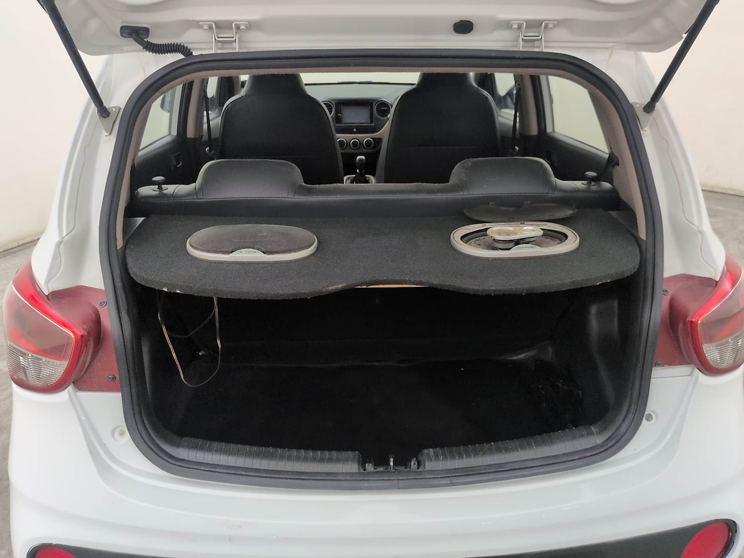 Used 2018 Hyundai Grand i10 Magna 1.2 Kappa VTVT Petrol Manual interior DICKY INSIDE VIEW