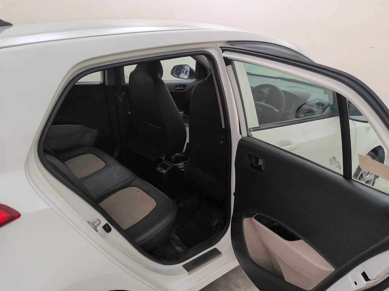 Used 2018 Hyundai Grand i10 Magna 1.2 Kappa VTVT Petrol Manual interior RIGHT SIDE REAR DOOR CABIN VIEW