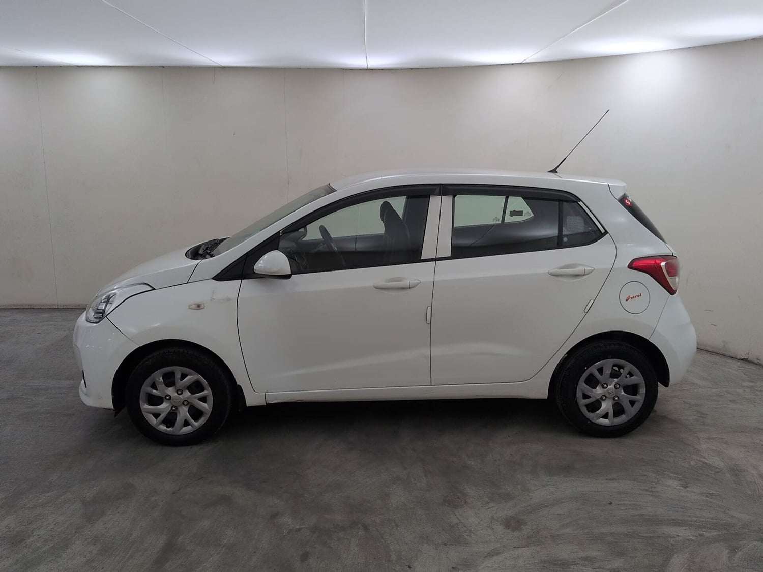 Used 2018 Hyundai Grand i10 Magna 1.2 Kappa VTVT Petrol Manual exterior LEFT SIDE VIEW