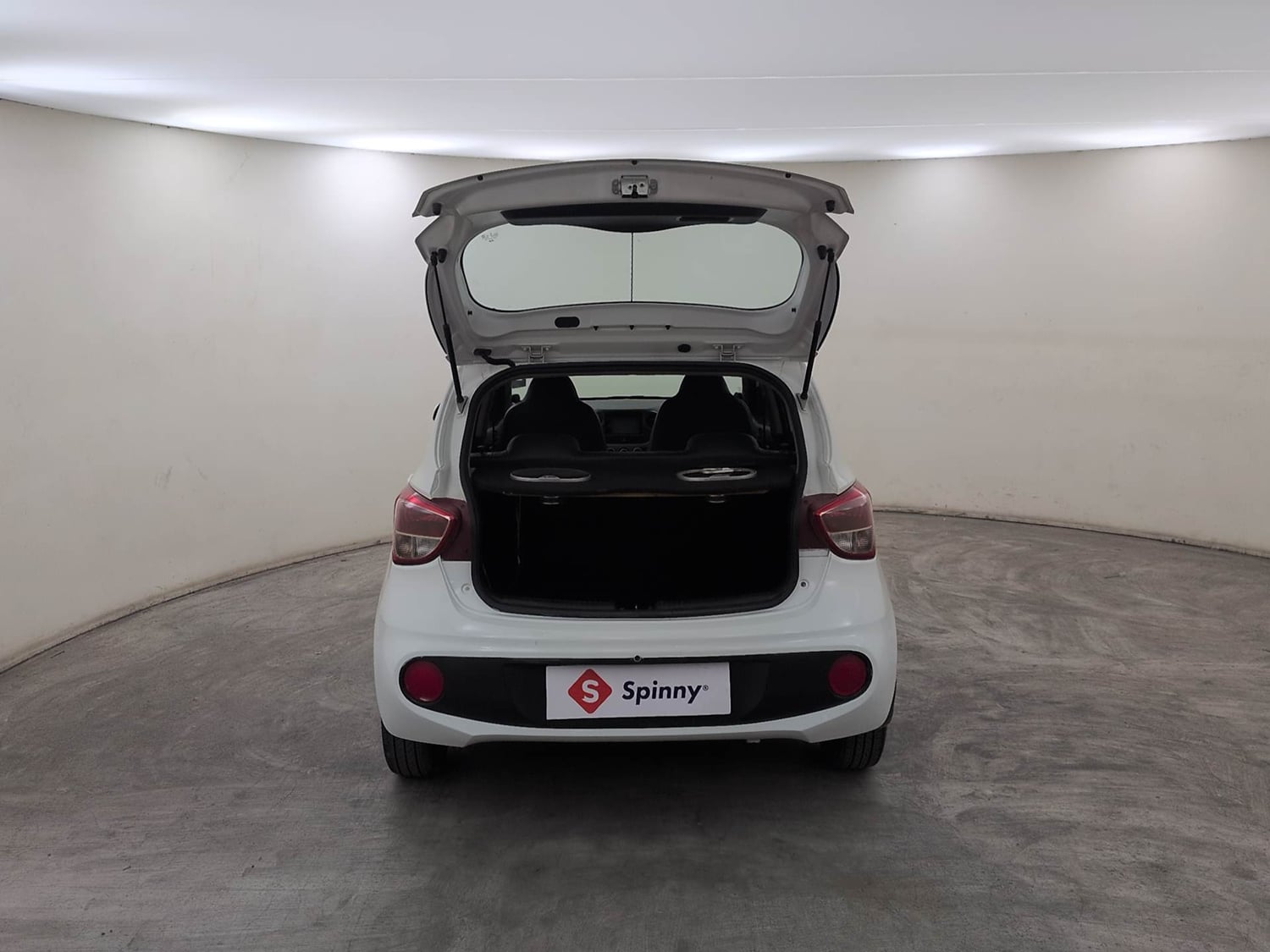 Used 2018 Hyundai Grand i10 Magna 1.2 Kappa VTVT Petrol Manual interior DICKY DOOR OPEN VIEW