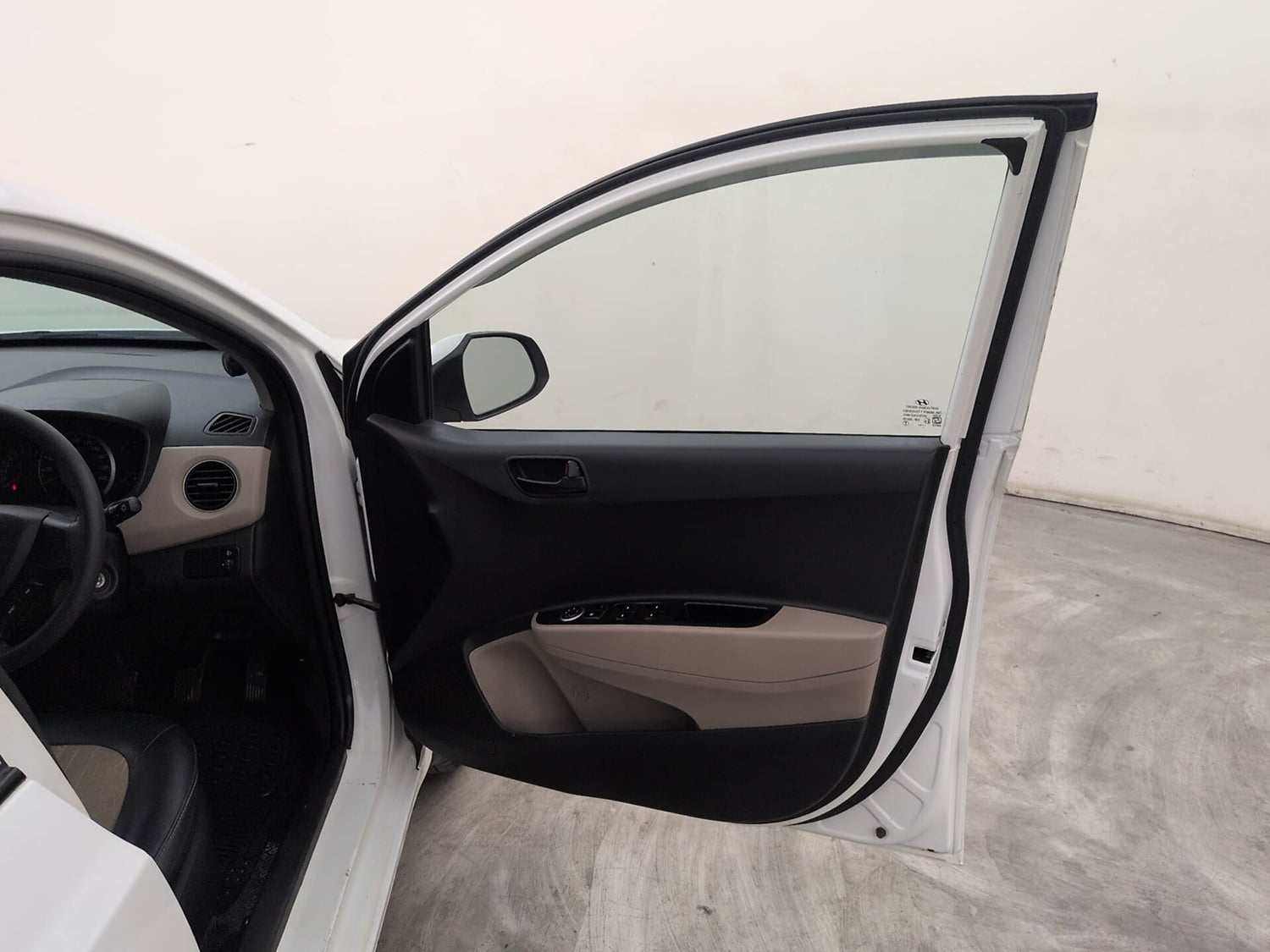 Used 2018 Hyundai Grand i10 Magna 1.2 Kappa VTVT Petrol Manual interior RIGHT FRONT DOOR OPEN VIEW