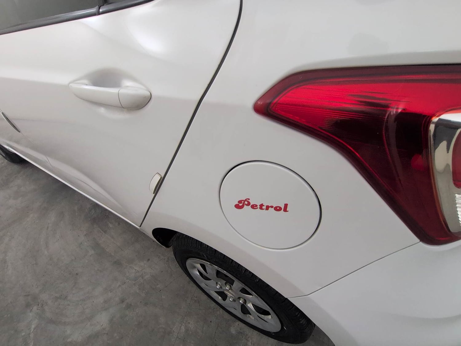 Used 2018 Hyundai Grand i10 Magna 1.2 Kappa VTVT Petrol Manual dents MINOR DENT