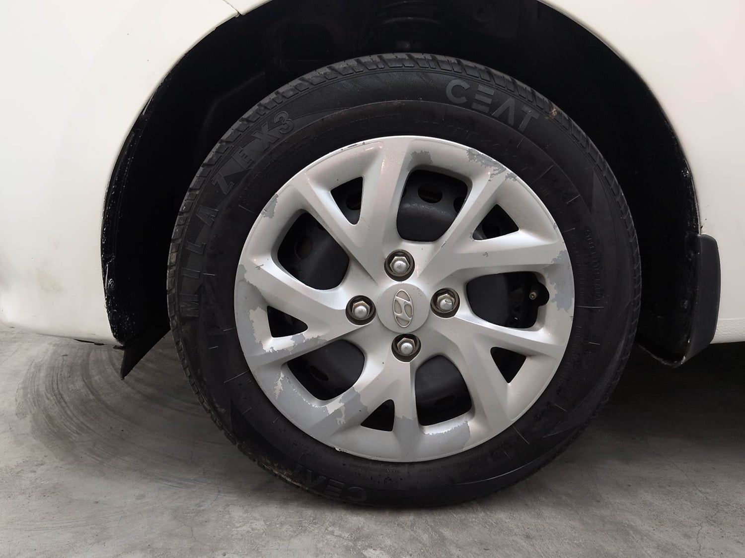 Used 2018 Hyundai Grand i10 Magna 1.2 Kappa VTVT Petrol Manual tyres LEFT FRONT TYRE RIM VIEW