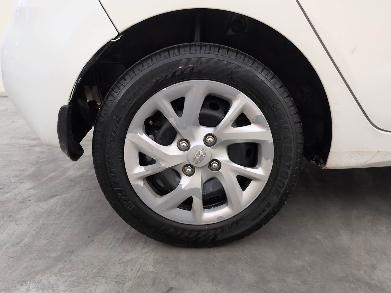Used 2018 Hyundai Grand i10 Magna 1.2 Kappa VTVT Petrol Manual tyres RIGHT REAR TYRE RIM VIEW