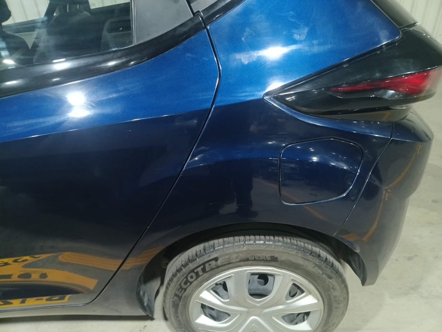 Used 2024 Tata Altroz XTA Petrol Petrol Automatic dents MINOR SCRATCH