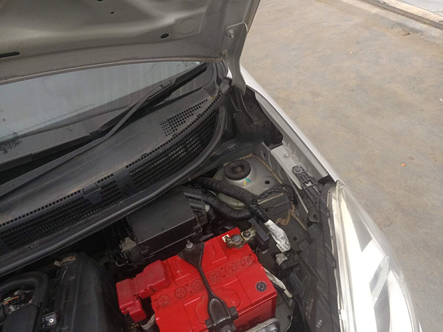 Used 2020 Nissan Micra XV CVT Petrol Automatic engine ENGINE LEFT SIDE HINGE & APRON VIEW