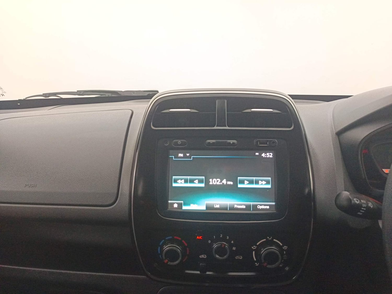 Used 2017 Renault Kwid 1.0 RXT AMT Opt Petrol Automatic interior MUSIC SYSTEM & AC CONTROL VIEW