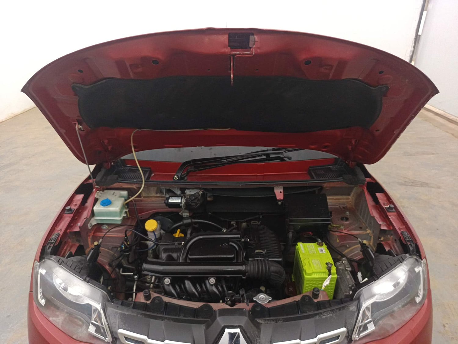 Used 2017 Renault Kwid 1.0 RXT AMT Opt Petrol Automatic engine ENGINE & BONNET OPEN FRONT VIEW